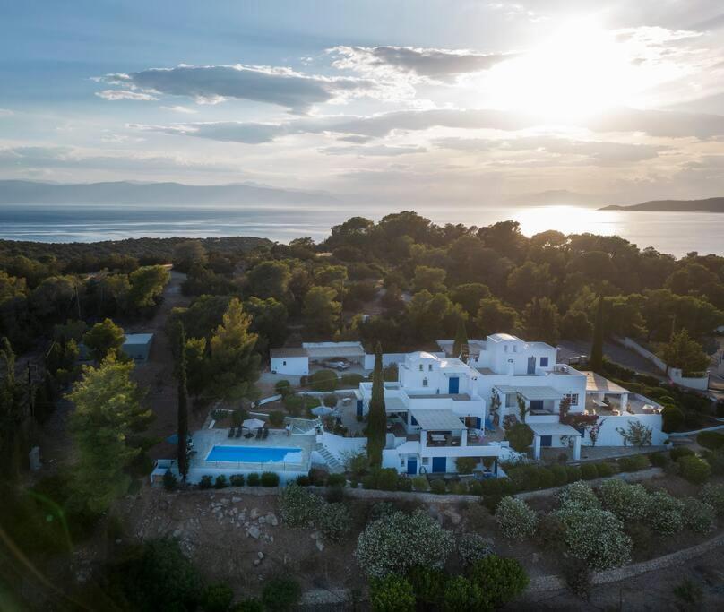 Retreat Villa By The Sea With Pool In Порто-Хелі Екстер'єр фото