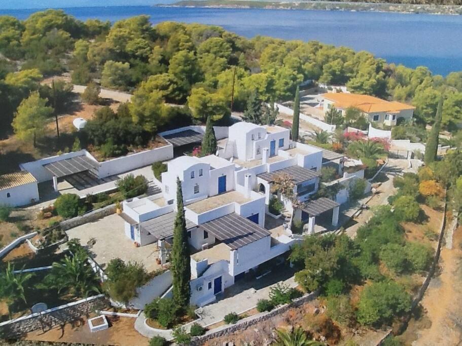 Retreat Villa By The Sea With Pool In Порто-Хелі Екстер'єр фото